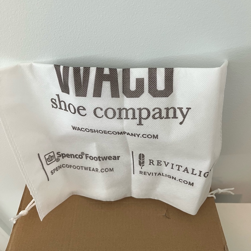 Spenco orthotics slippers. Oatmeal color with dark tan soles. Size 7 1/2 medium. - Picture 11 of 14
